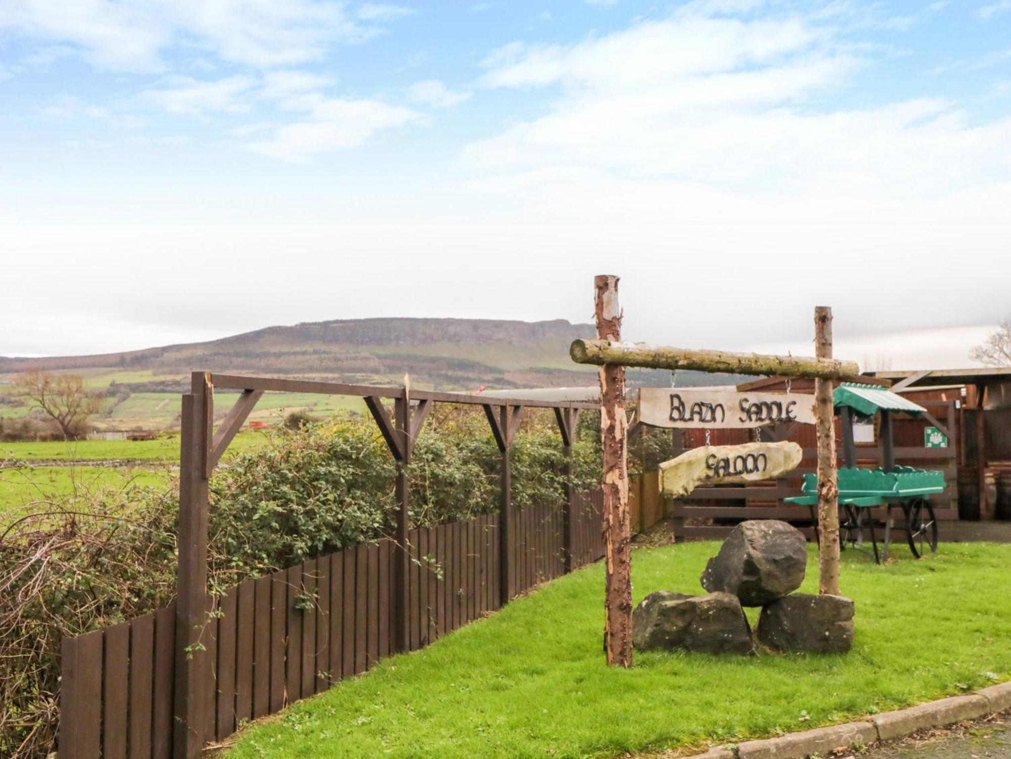 Apache Falls Lodge Limavady Exterior photo
