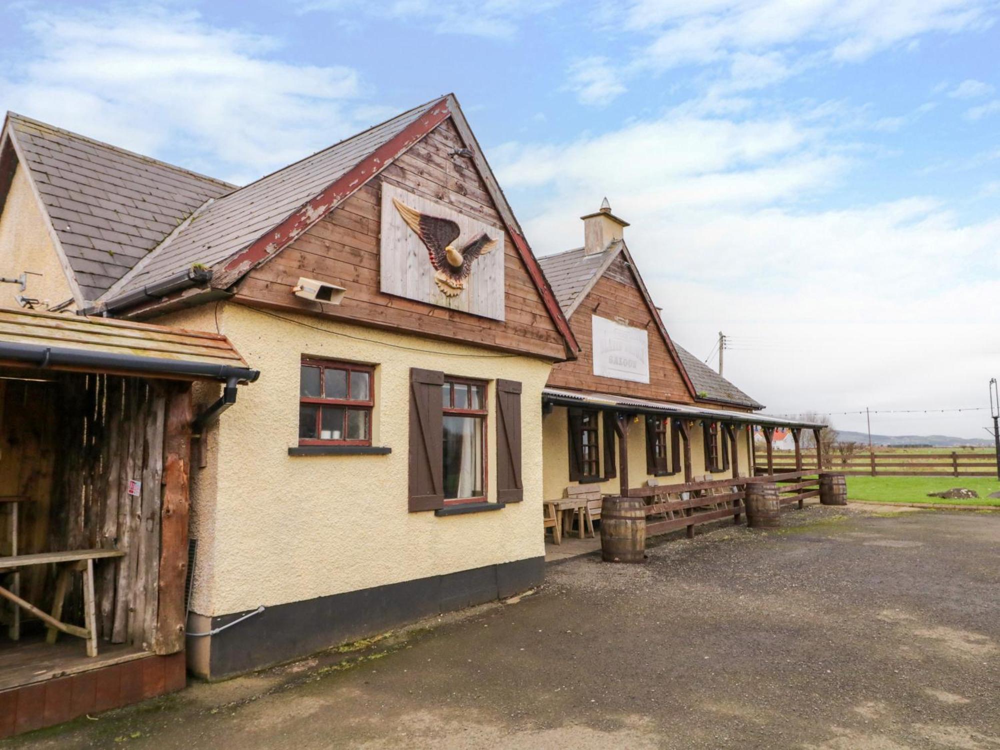 Apache Falls Lodge Limavady Exterior photo